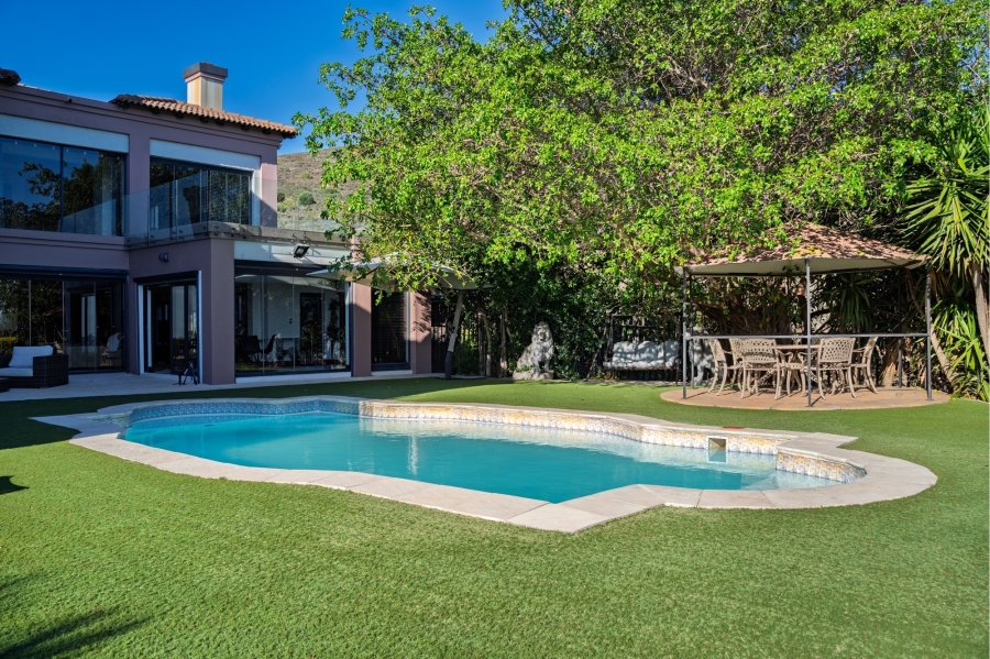 13 Bedroom Property for Sale in Plattekloof 3 Western Cape